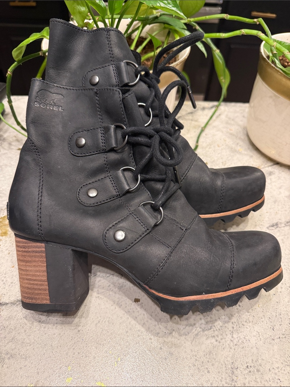 Sorel Black Lace-Up Chunky Heel Ankle Boots size 8